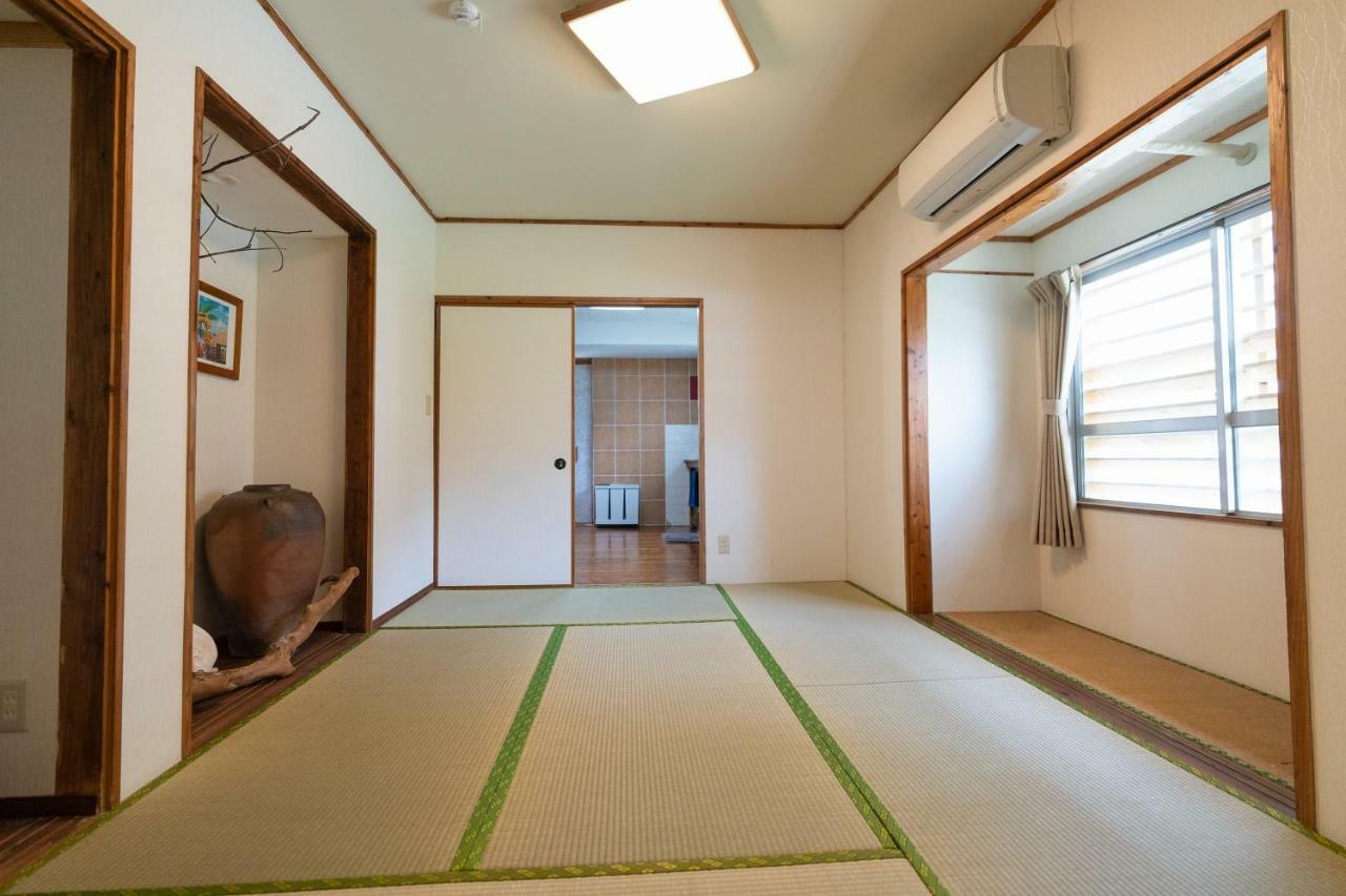 沖縄古民家お宿ななつぼし Okinawa Traditional House Nanatsuboshi Naha Kültér fotó